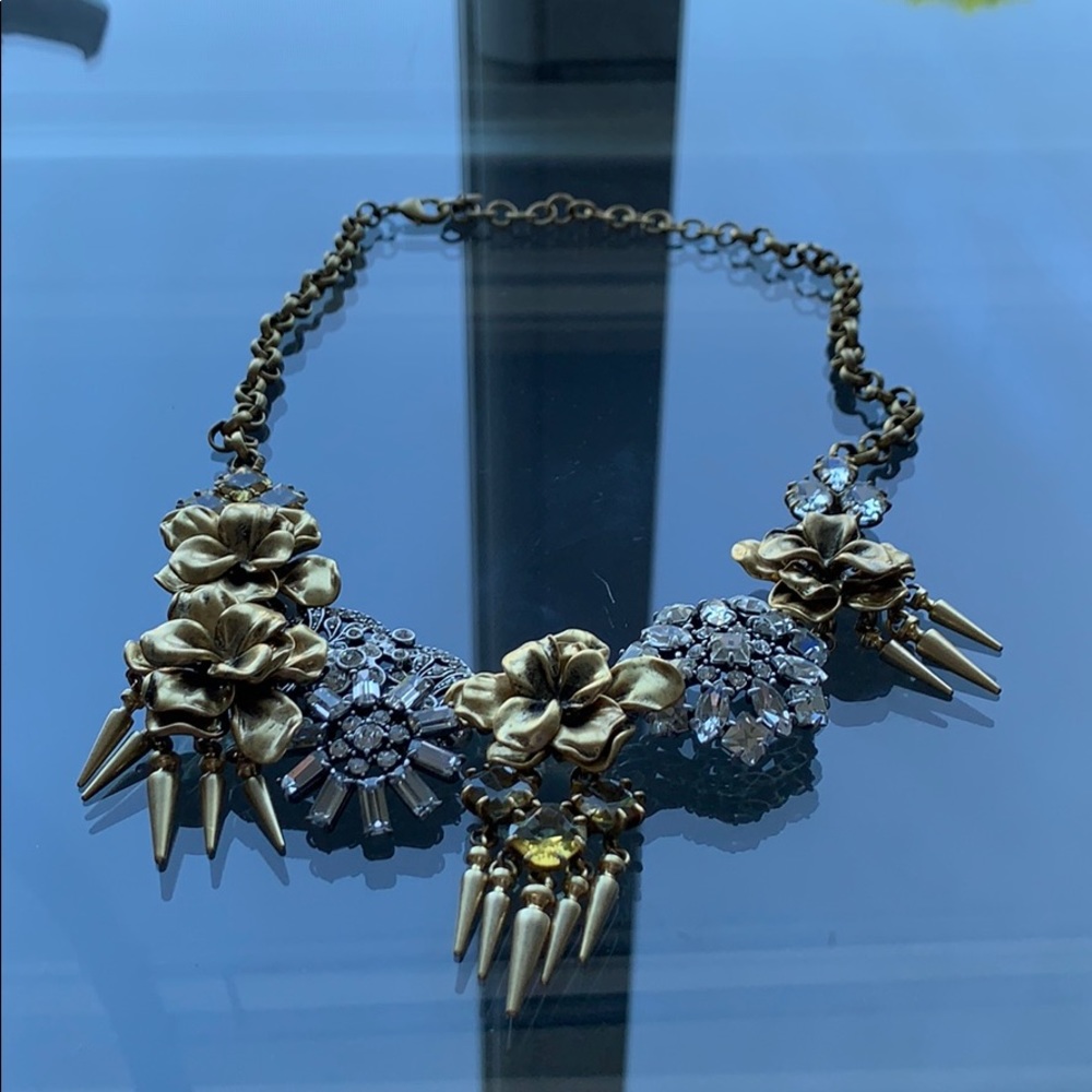 Stella & Dot Floral Necklace